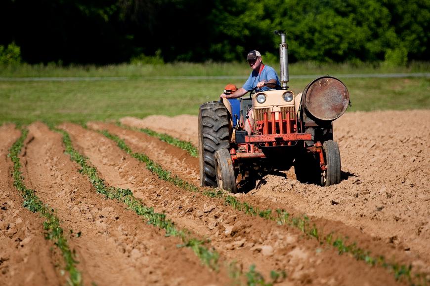 Formação obrigatória para condutores de tratores agrícolas a partir do mês de agosto Formação obrigatória para condutores de tratores agrícolas a partir do mês de agosto
